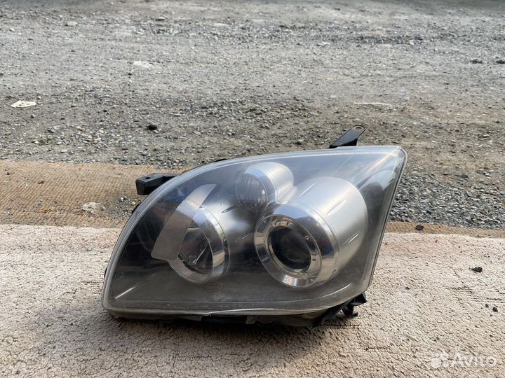 Фара левая на toyota avensis T250