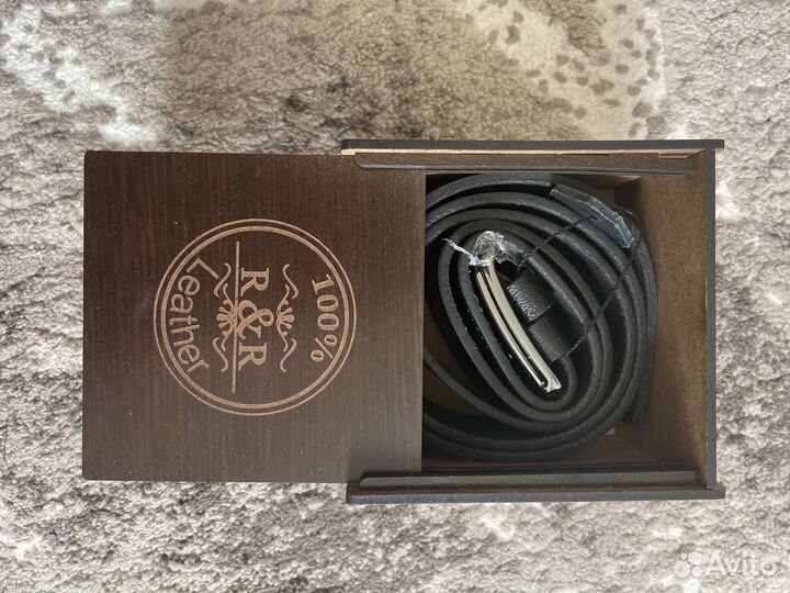 Кожаный ремень в подарочной коробке