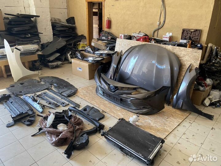 Передняя часть авто Тойота Камри 70