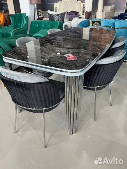 Стол со стульями