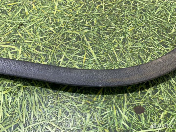 Уплотнительная резинка боковой двери задняя правая