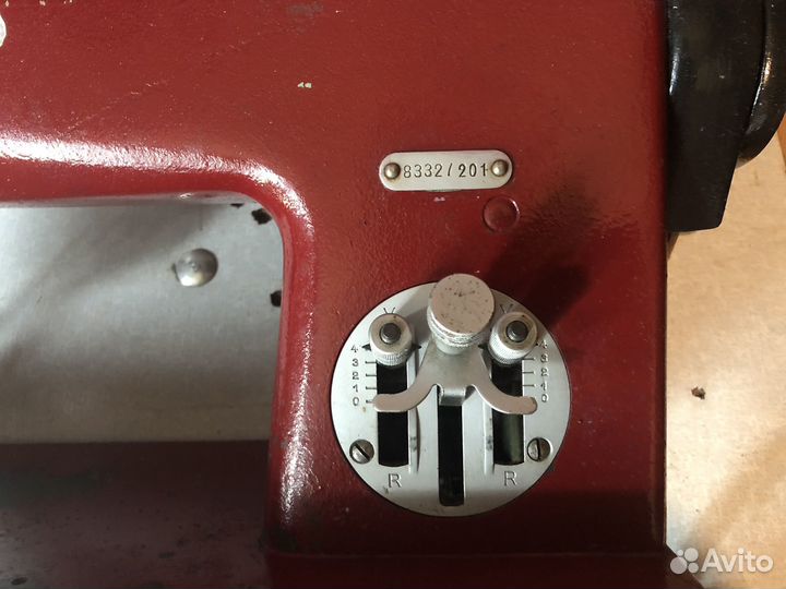 Швейная машина столовая Германия