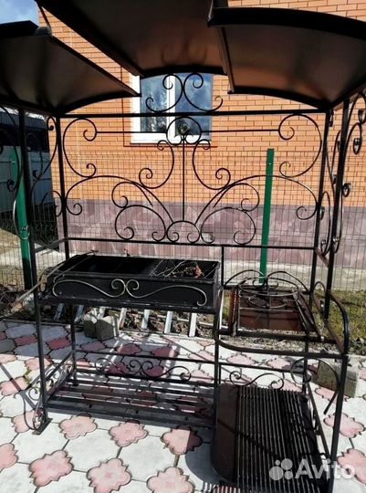Мангал с крышей