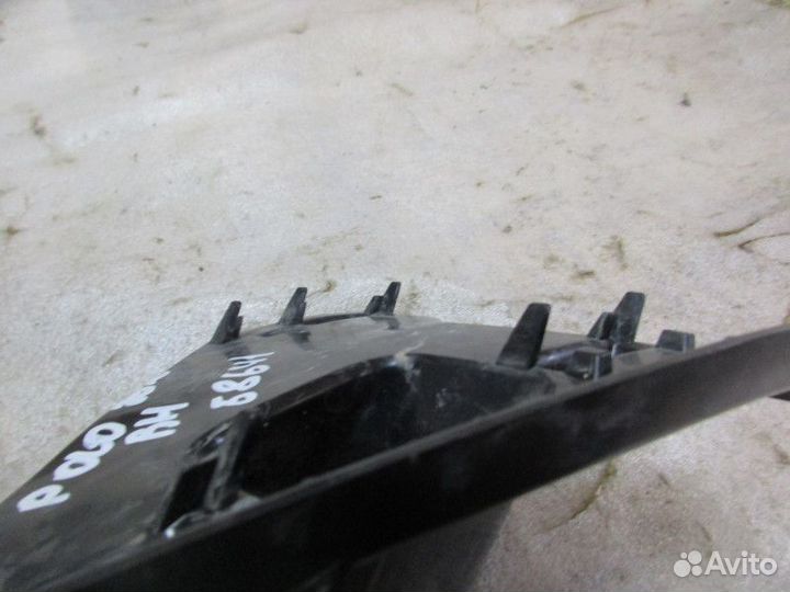 Кронштейн решетки радиатора правый VW Polo (RUS) 2