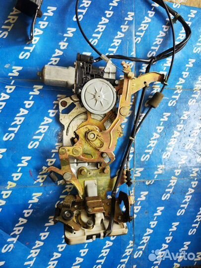 Замок двери задний левый Mazda Mpv LW3W 2005