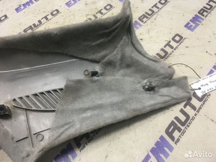 Накладка стойки задней правой Форд Фокус 1 универс