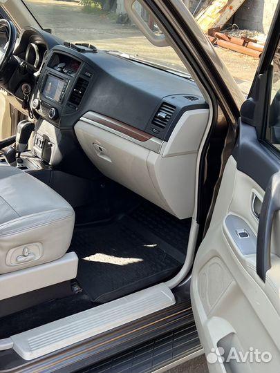 Mitsubishi Pajero 3.2 AT, 2008, 285 000 км