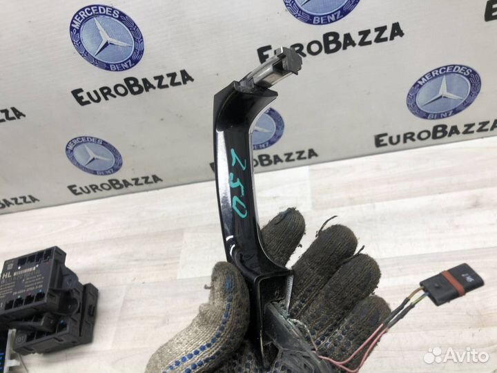 Ручка передняя левая KeyLessGo Mercedes W221