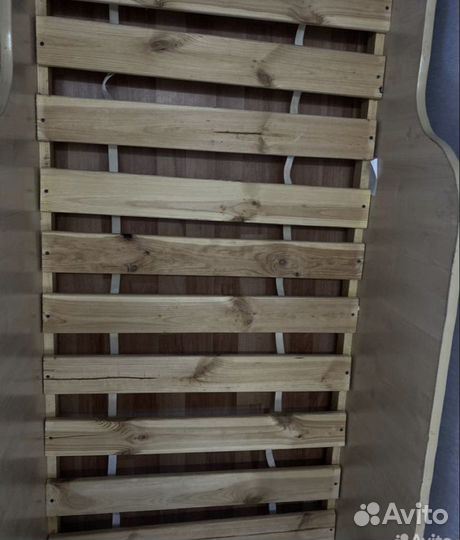 Кровать односпальная с ортопедическим матрасом