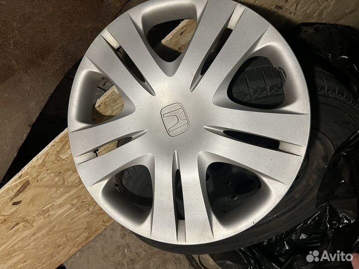 Колеса R15 4/100 летние с колпаками Honda
