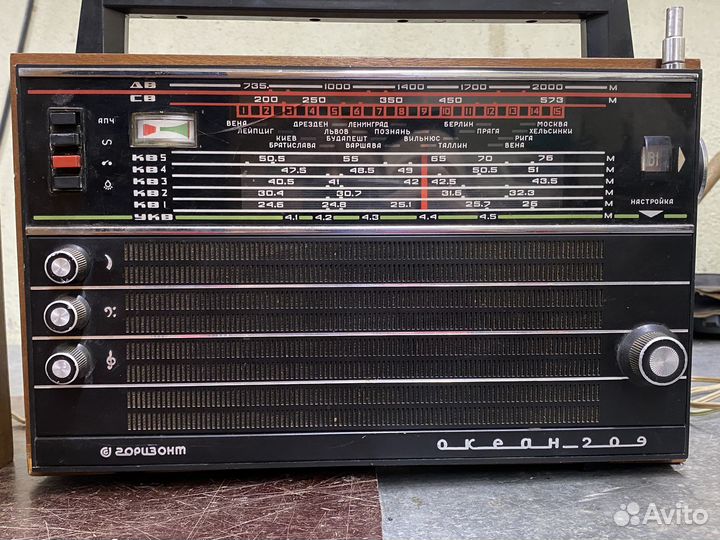 Радиоприемник СССР, проигрыватель пластинок