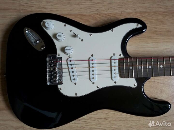 Электрогитара леворукая