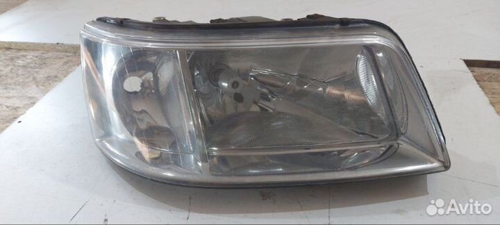 Фара галогеновая передняя правая Volkswagen
