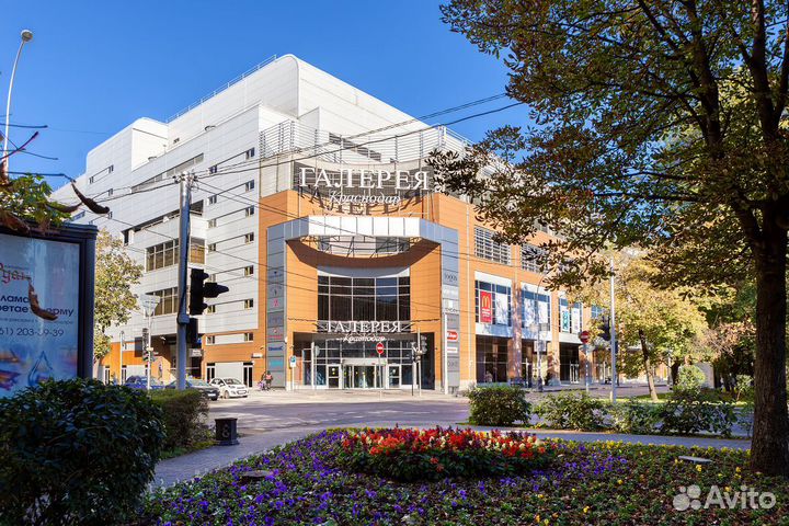 Магазин одежды в центре. Прибыль 12 млн. в год