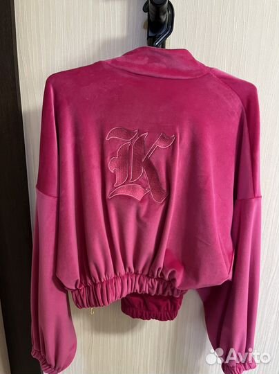 Женский спортивный костюм