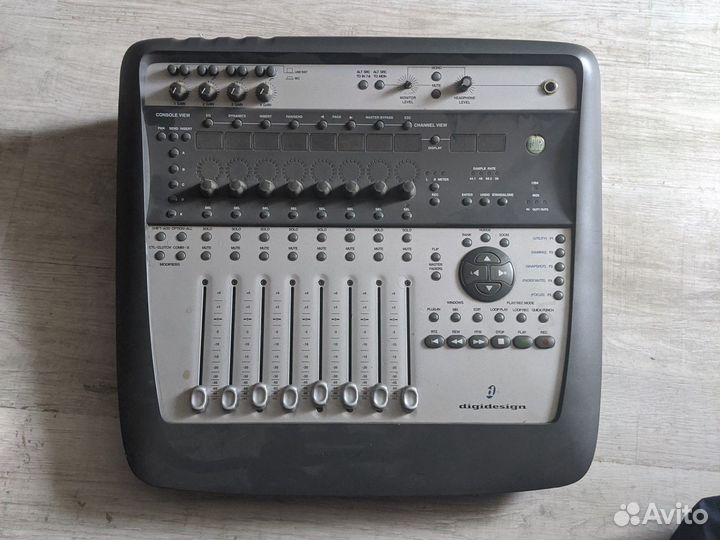 Консоль / микшерный для студийной работы