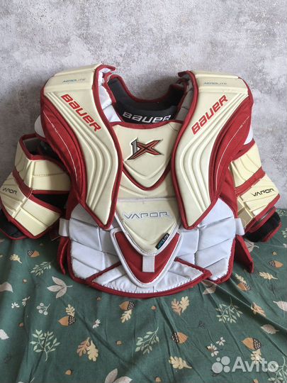 Вратарский нагрудник bauer