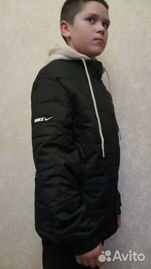 Новая демисезонная куртка Nike для мальчика