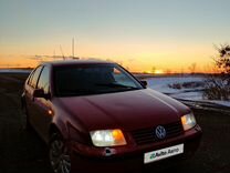 Volkswagen Bora 1.6 MT, 2002, битый, 198 000 км, с пробегом, цена 320 000 руб.