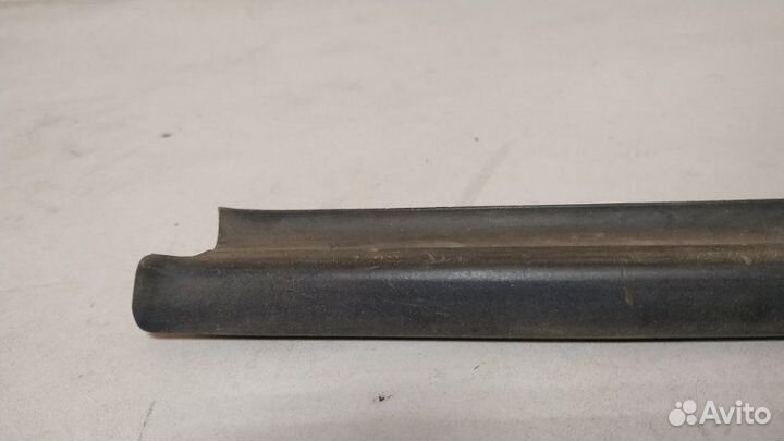 Уплотнитель стекла двери задний левый Daewoo Nexia