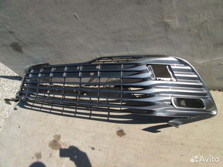 Решетка радиатора Toyota Camry axva70