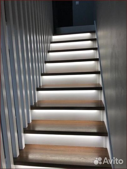 Лестница деревянная