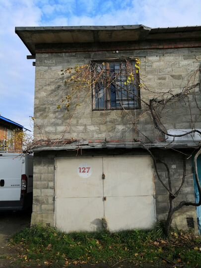 Гараж, > 30 м²