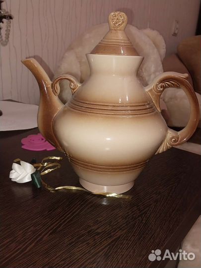 Керамика : кувшины и другие изделия