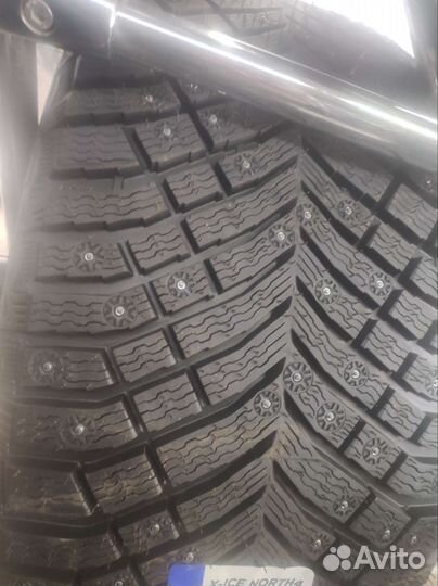 Michelin X-Ice North 4 SUV 275/45 R20 и 305/40 R20 110T