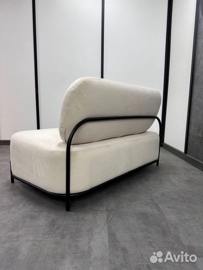 Диван на ножках в любой ткани