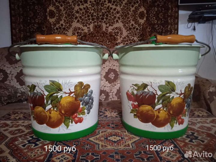 Эмалированная ведро с крышкой