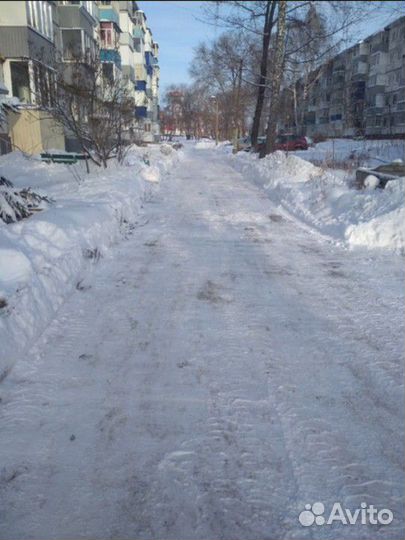 Уборка снега вручную