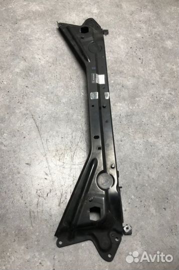 Крепление радиатора переднее Mercedes-Benz Cls350