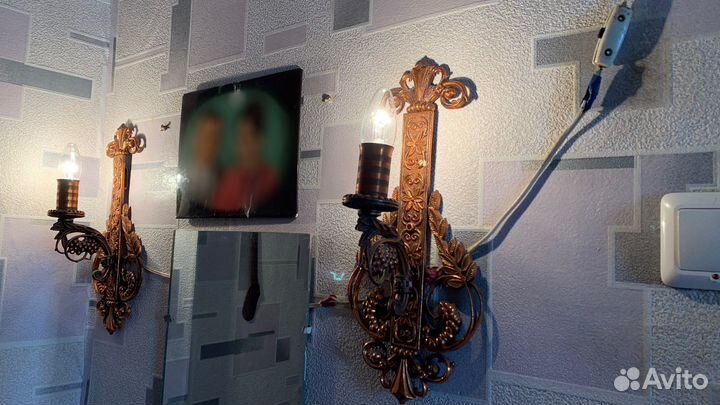 Туалетный столик с зеркалом и светильниками