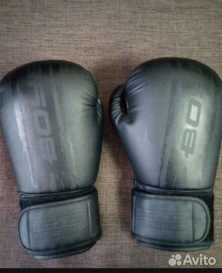 Боксерские перчатки, шлем, форма, защита на ноги