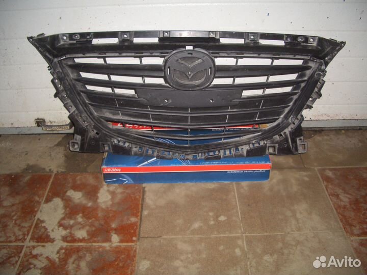 Решётка радиатора Мазда 3 вм с13-16г