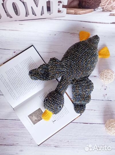 Гусь обнимусь вязаный