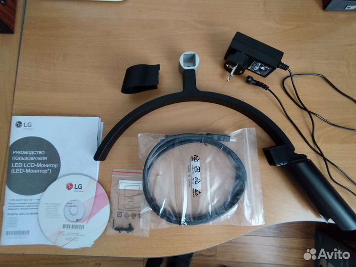 Монитор LG 22MK600