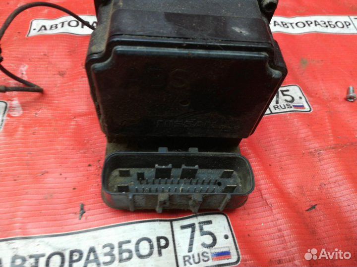 Блок abs Nissan Cefiro PA33 VQ25DD 2002