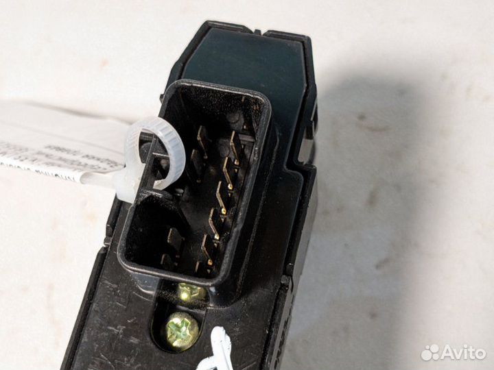 Кнопка стеклоподъемника задняя правая Hyundai Ix35