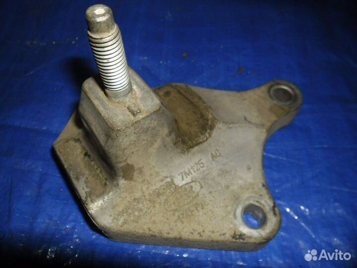 Крепление подушки двигателя Ford Fusion