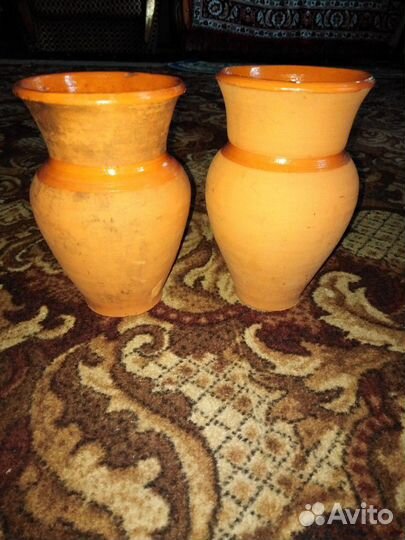 Глиняные крынки, горшки