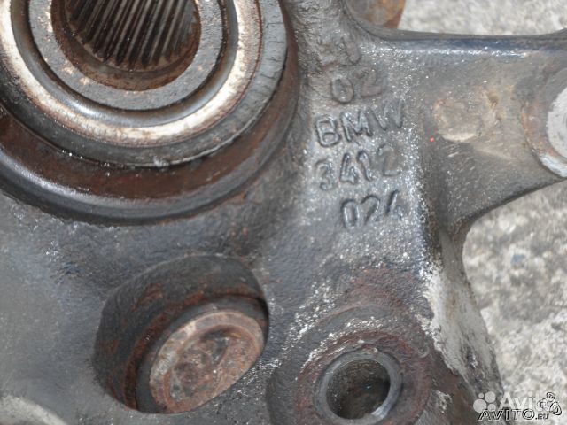 Поворотный кулак правый (цапфа) BMW X3 E83