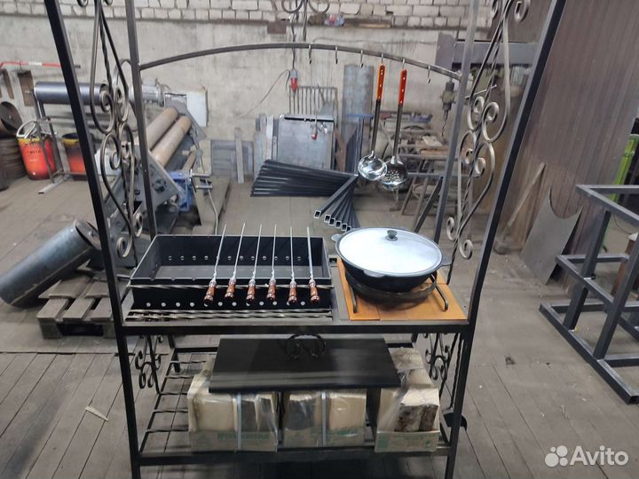 Мангал с крышей