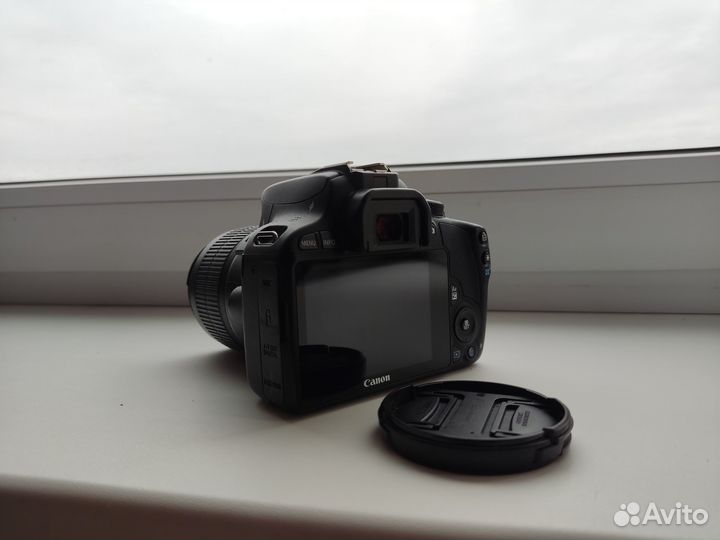 Зеркальный фотоаппарат Canon 100d