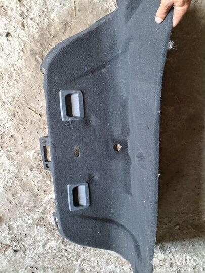 Обшивка крышки багажника Mercedes W211