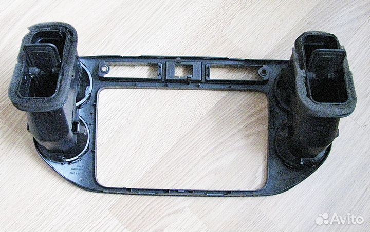 Рамка магнитолы Volkswagen Tiguan