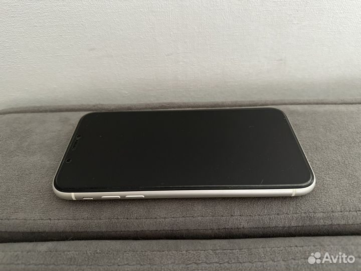 Телефон iPhone 11