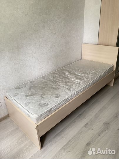 Односпальная кровать и ортопедический матрас