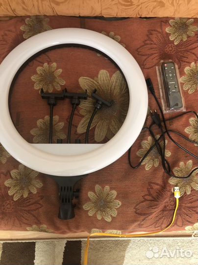 Кольцевая лампа LEO RL-18